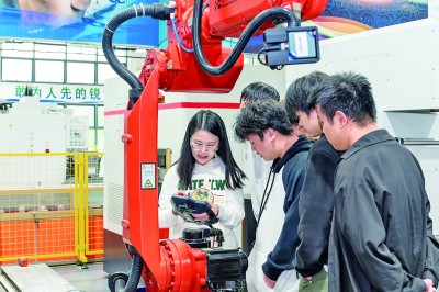 九游娱乐：职教强技赋能产业——重庆以职业教育改革助力新质生产力发展(图3)