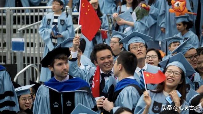 九游娱乐：称赞美国空气香甜的杨舒平被骂惨后霉运不断回国下场凄惨无比(图3)