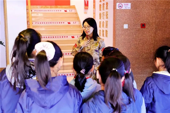 九游娱乐平台：浦东]莱阳小学：解锁新地标莱阳小葵花沉浸式体验国防魅力！沪东国防教育培训基地正式启用(图3)
