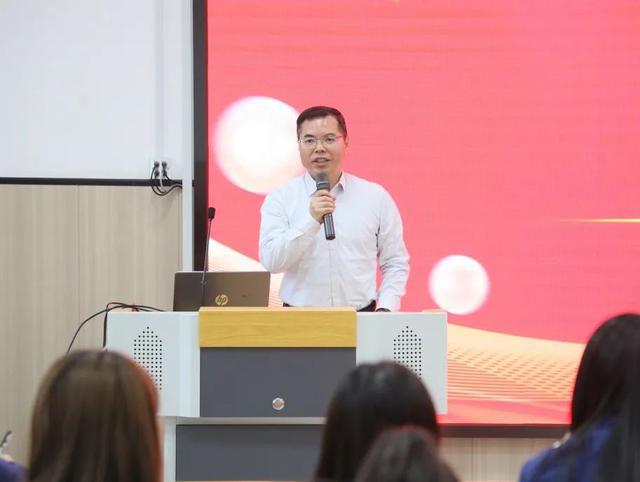 九游娱乐网站：航天三中召开教育家精神学习暨师德师风专题培训工作会(图5)