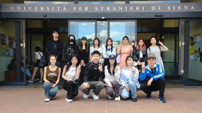 九游娱乐网站：中印韩在美留学人数差异：韩国43万印度33万中国有多少？(图11)