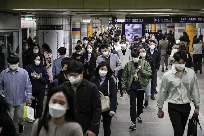 九游娱乐网站：中印韩在美留学人数差异：韩国43万印度33万中国有多少？(图14)