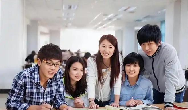 九游娱乐网站：中印韩在美留学人数差异：韩国43万印度33万中国有多少？(图18)