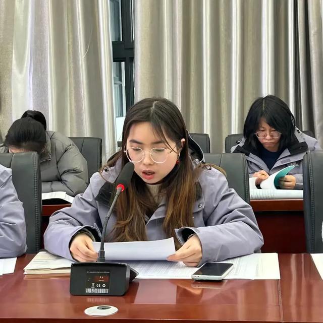 九游娱乐平台：西航二中教育集团汉都新苑中学初2025届期末、收心考质量分析会(图4)