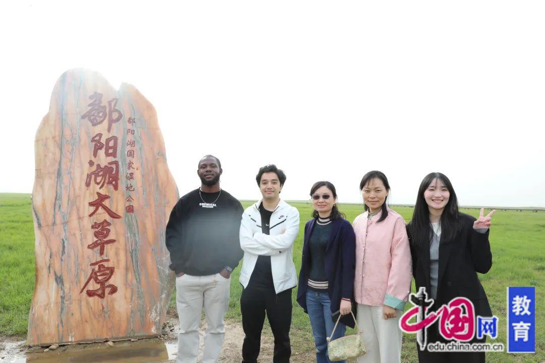 九游娱乐：江西国际传播高校联盟来华留学生赴江西鄱阳学习(图2)