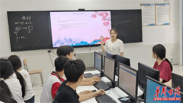 九游娱乐平台：沃土绽芳华——记隆回职业中专李柳英(图1)