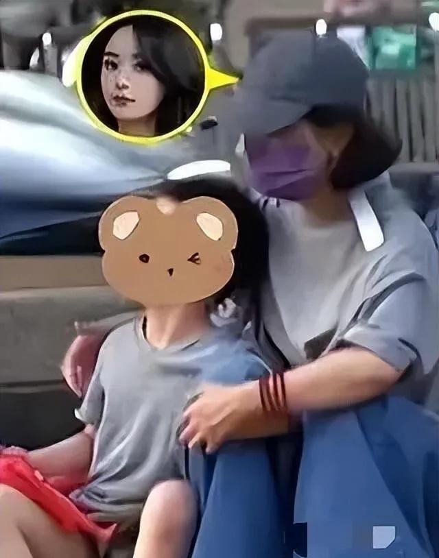 九游娱乐网站：离婚4年后赵丽颖冯绍峰一起带儿子想想就医冯绍峰独自离开(图4)