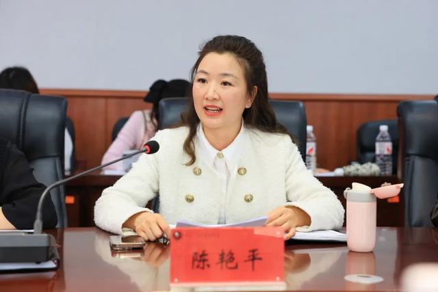 九游娱乐网站：广元外国语学校召开2025年大学生岗前实习培训会(图4)