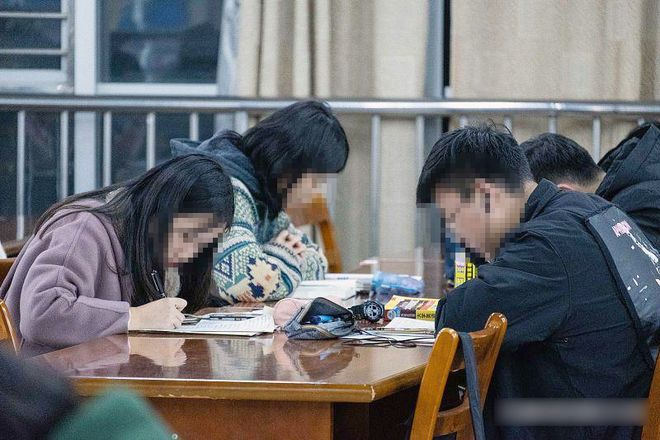 九游娱乐网站：留学泡沫破裂：北大等985本科生为何纷纷“抛弃”国外名校？(图1)