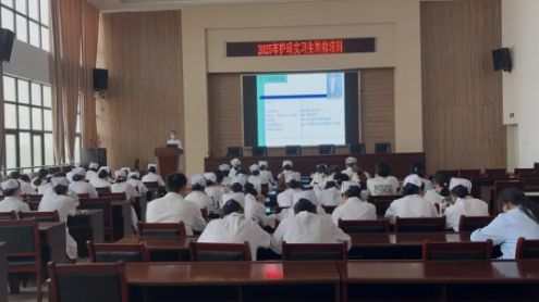 九游娱乐网站：怀远县中医院护理部开展实习生岗前培训(图2)