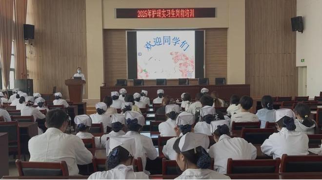 九游娱乐网站：怀远县中医院护理部开展实习生岗前培训(图1)