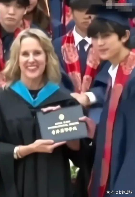 九游娱乐平台：张智霖曝儿子下个月出国留学男儿志在四方(图3)