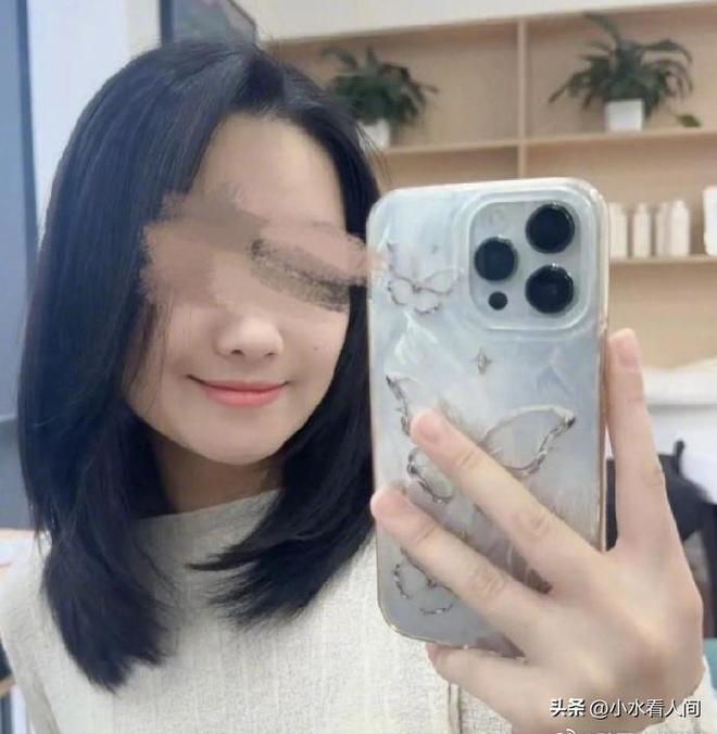 九游娱乐平台：女子疑蛇咬身亡后续！伤口曝光治疗过程耽误卫健委：封档彻查(图8)
