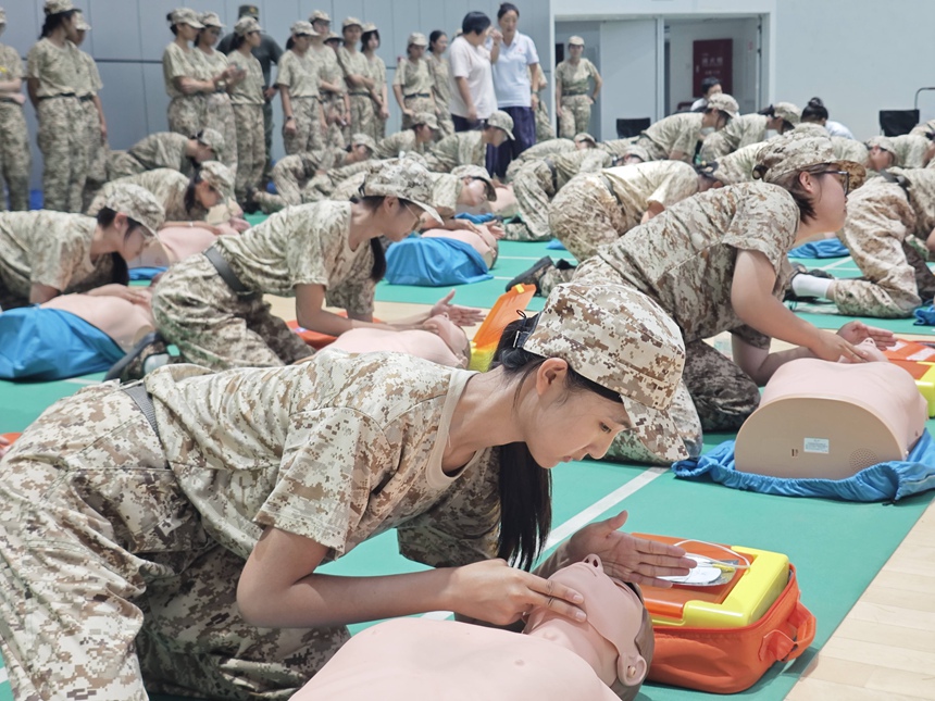 九游娱乐：桂林医科大学开展心肺复苏持证应急救护集中培训(图3)