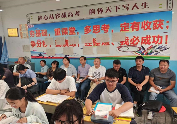 九游娱乐平台：怀宁县“教育教学大讲堂”活动在高河中学举行(图2)