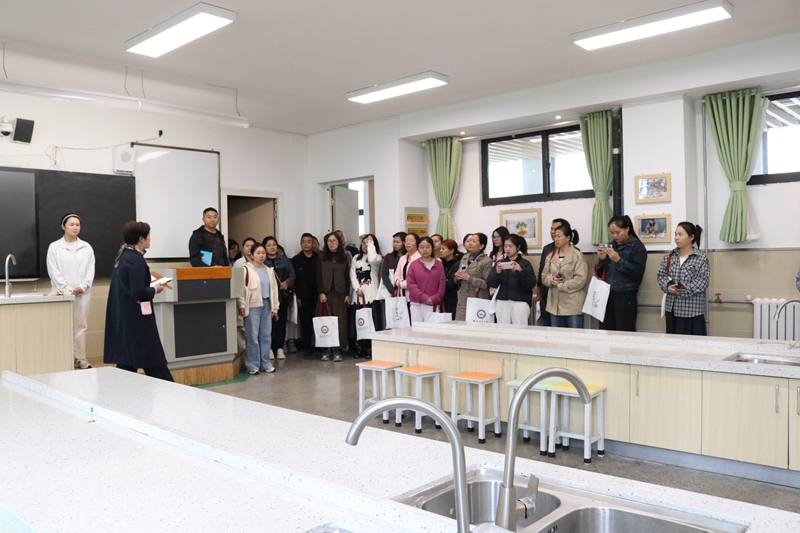 九游娱乐网站：“国培计划（2025）”贵州省罗甸县中小学道德与法治教师培训在贵师大贵安附小举行(图2)