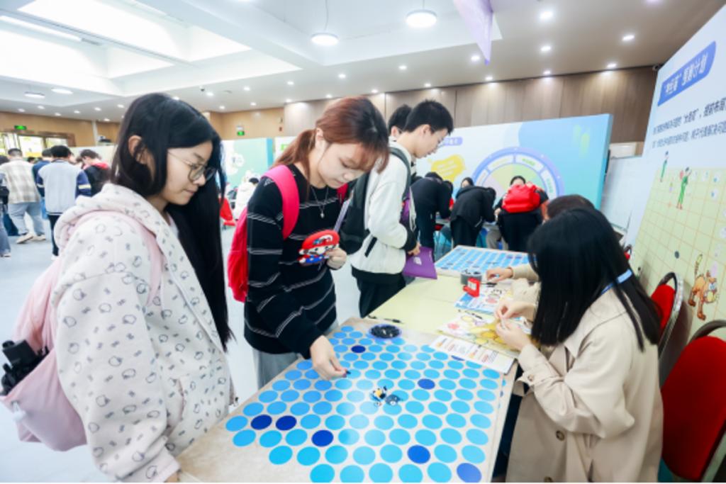 九游娱乐网站：西安交大第九届生涯体验周暨游戏式生涯启蒙教育培训举办(图4)