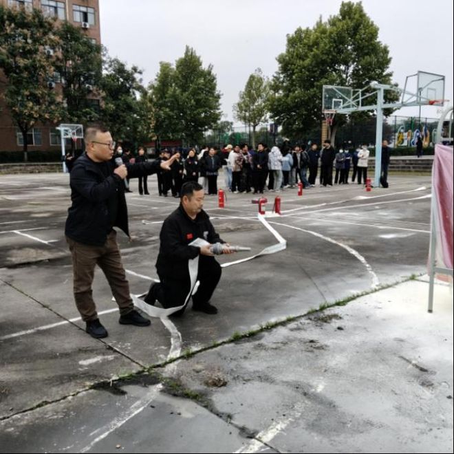 九游娱乐网站：平安校园∣西安技师学院开展消防安全教育培训活动(图3)