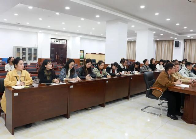 九游娱乐平台：赋能新师筑牢教学根基精研文书护航教育提质——西安海棠职业学院举办新聘任专兼职教师教学文件撰写专题培训会议(图2)