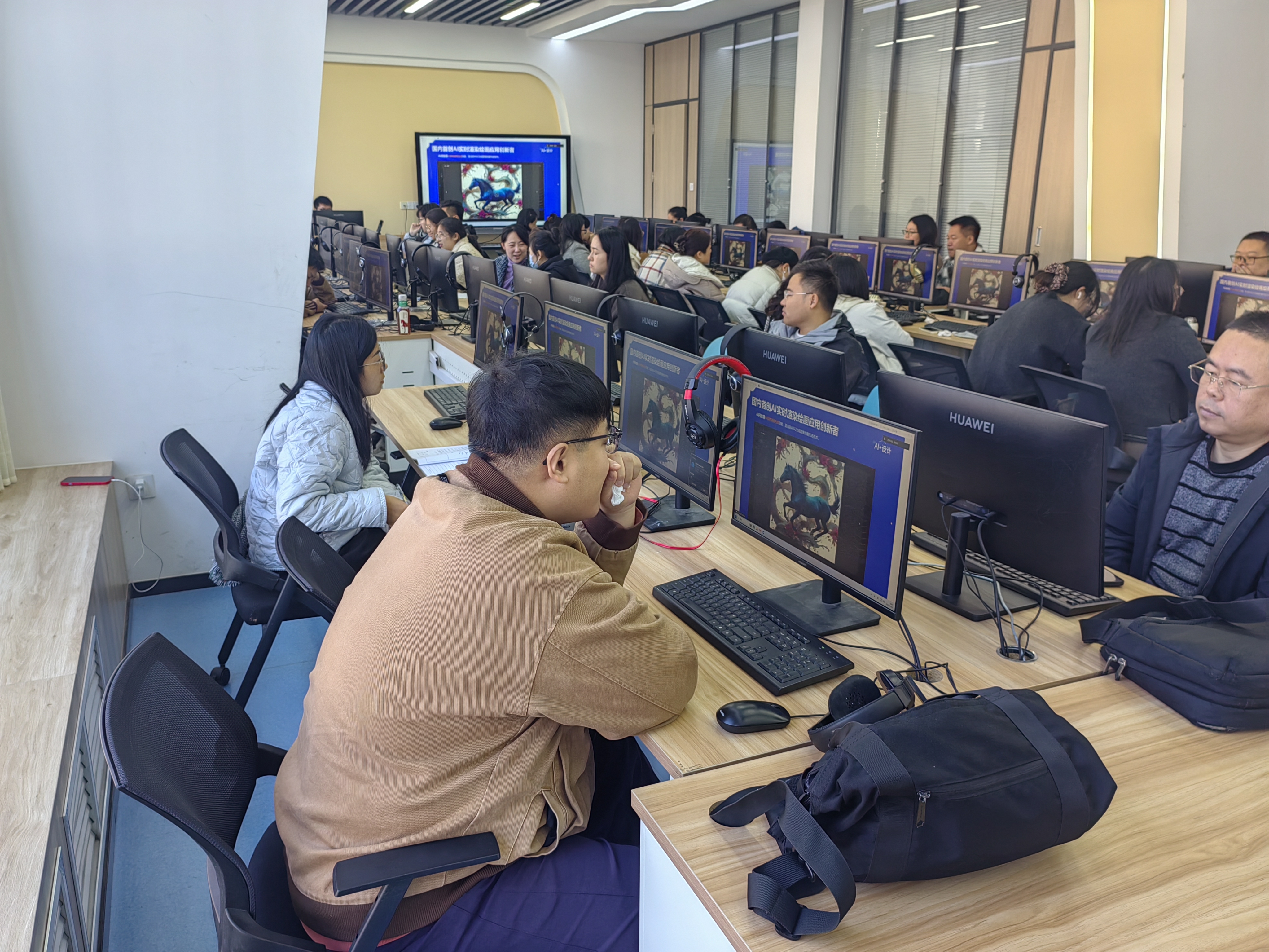 九游娱乐网站：市科技馆成功举办AIGC视觉设计艺术创作专题培训(图2)