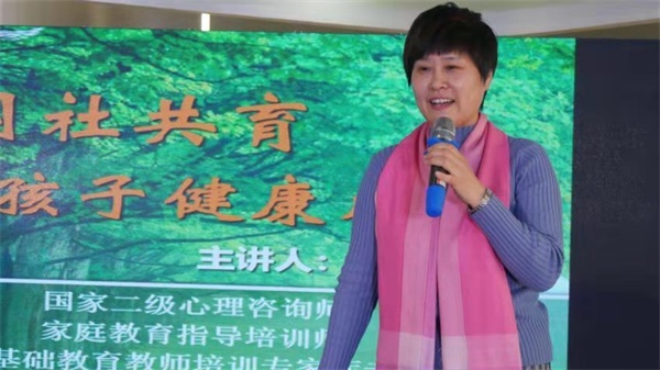 九游娱乐：高新区恋尚教育举办大型家庭教育讲座(图2)