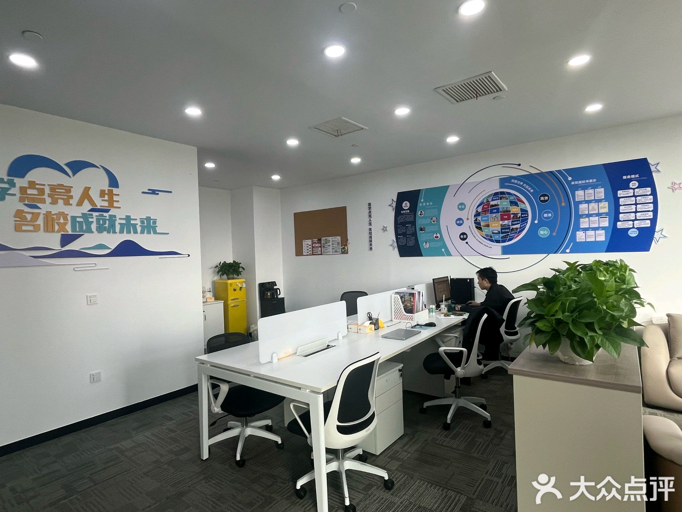 九游娱乐：2025年上海出国留学服务商推荐榜单：五大优质机构深度解析(图2)