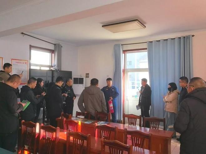 九游娱乐网站：大城县消防救援大队联合县应急局深入乡镇开展消防安全警示教育培训会(图2)