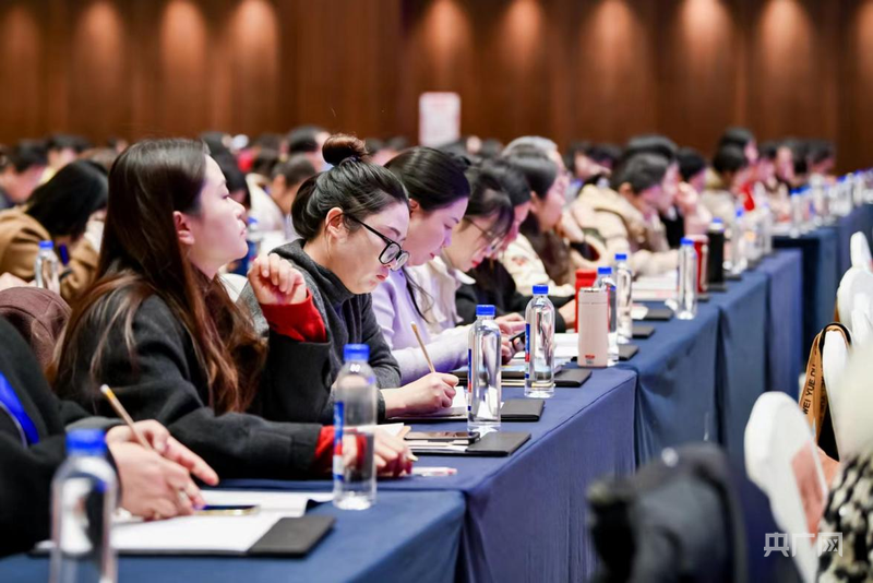 九游娱乐：湖南省培训义务教育教师阅读指导能力聚焦数智赋能阅读新路径(图2)