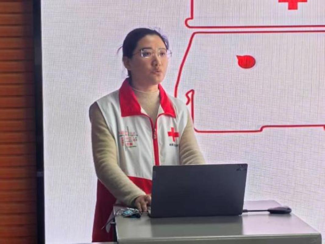 九游娱乐平台：国际教育学院开展心肺复苏专项培训(图2)