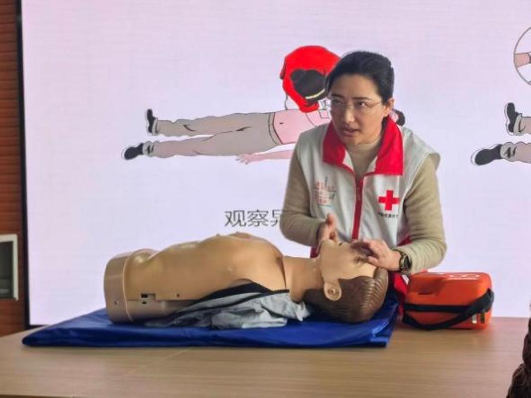 九游娱乐平台：国际教育学院开展心肺复苏专项培训(图3)