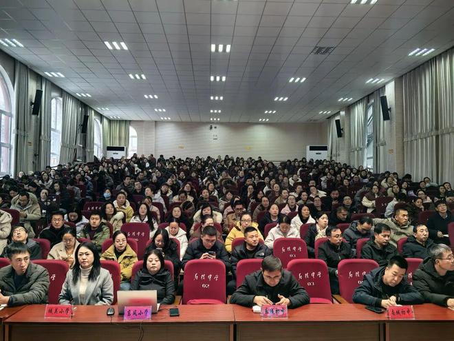 九游娱乐网站：石楼举办AI赋能教育教学专题培训会(图3)