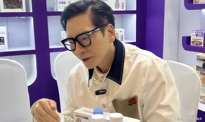 九游娱乐网站：向华强：今天还要砸锅卖铁送孩子出国留学我觉得是很愚蠢的！(图5)