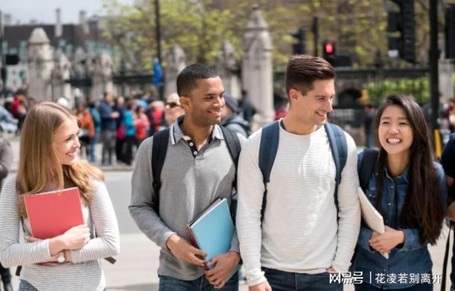 九游娱乐网站：向华强：今天还要砸锅卖铁送孩子出国留学我觉得是很愚蠢的！(图6)