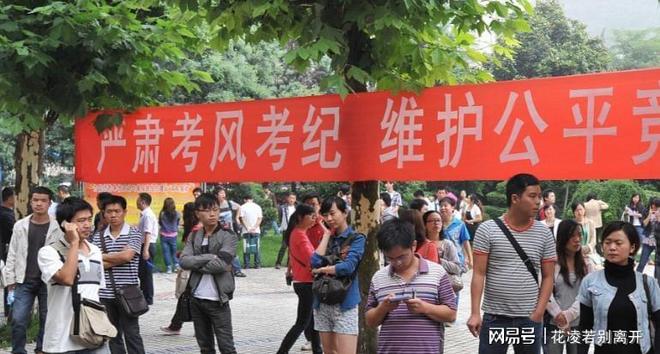 九游娱乐网站：向华强：今天还要砸锅卖铁送孩子出国留学我觉得是很愚蠢的！(图8)