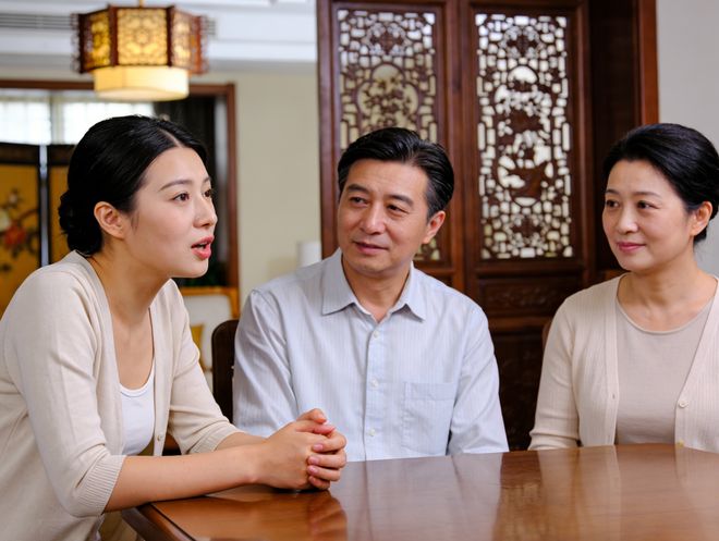 九游娱乐平台：准儿媳想让我们出钱给她出国留学我笑着答应但提了1个条件(图2)