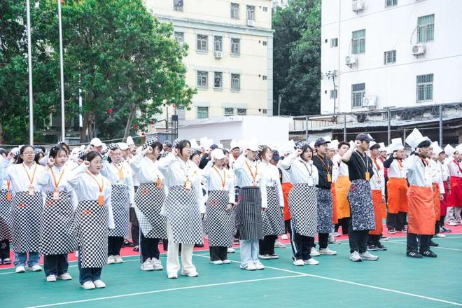 九游娱乐网站：2025年度回顾｜365天步履不停深圳新东方的22个高光瞬间全记录！见证深圳新东方的硬核实力与滚烫征程！(图2)