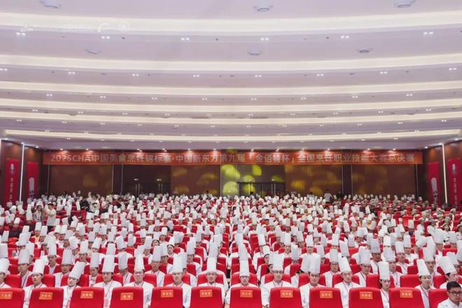 九游娱乐网站：2025年度回顾｜365天步履不停深圳新东方的22个高光瞬间全记录！见证深圳新东方的硬核实力与滚烫征程！(图5)