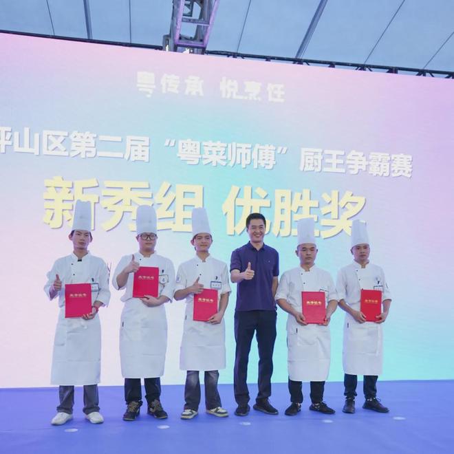 九游娱乐网站：2025年度回顾｜365天步履不停深圳新东方的22个高光瞬间全记录！见证深圳新东方的硬核实力与滚烫征程！(图4)