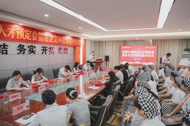 九游娱乐网站：2025年度回顾｜365天步履不停深圳新东方的22个高光瞬间全记录！见证深圳新东方的硬核实力与滚烫征程！(图9)