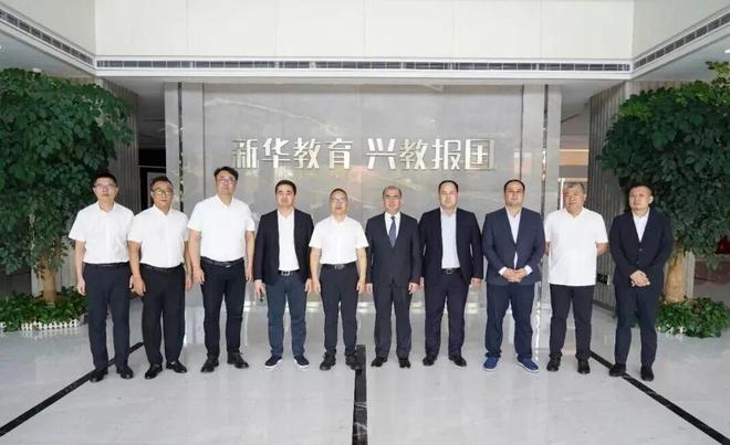 九游娱乐网站：2025年度回顾｜365天步履不停深圳新东方的22个高光瞬间全记录！见证深圳新东方的硬核实力与滚烫征程！(图12)