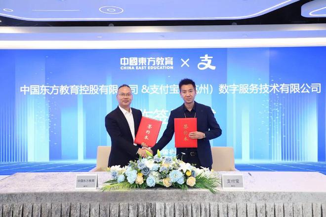 九游娱乐网站：2025年度回顾｜365天步履不停深圳新东方的22个高光瞬间全记录！见证深圳新东方的硬核实力与滚烫征程！(图14)