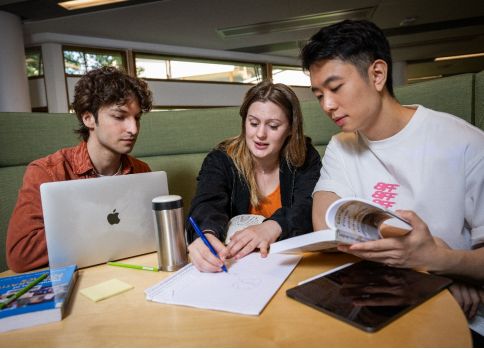 九游娱乐：北欧留学申请必看！学长学姐带你解锁斯德哥尔摩大学真实留学体验助你奔赴理想学府(图3)