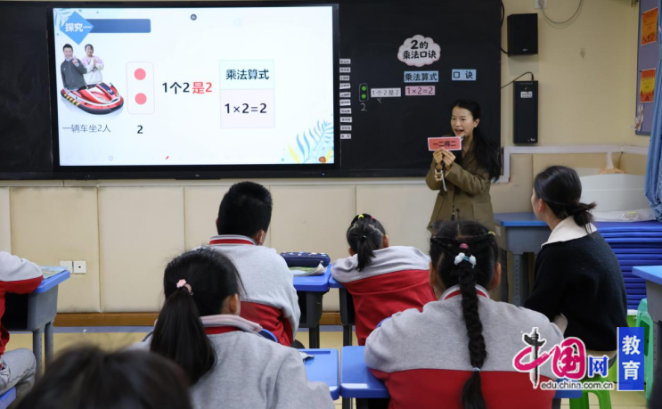 九游娱乐平台：科技暖光润特教成都成华特校召开这场市级精品课题开题会(图2)