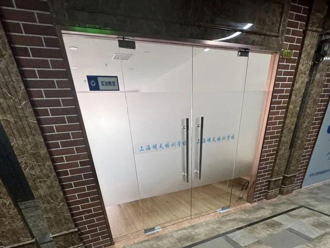 九游娱乐：有人月入10万？有上海人急忙花钱考证结果傻眼：1分钱没赚到(图3)