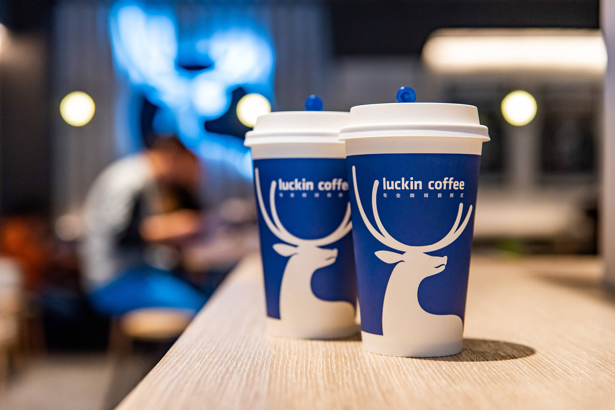 九游娱乐：9块9瑞幸吞下“咖啡界苹果”能消化吗？(图2)