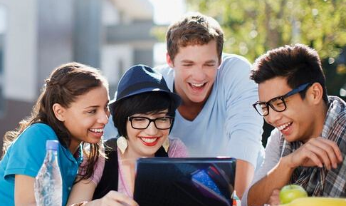 九游娱乐：申请美国本科留学这四大注意事项需要把握！(图1)