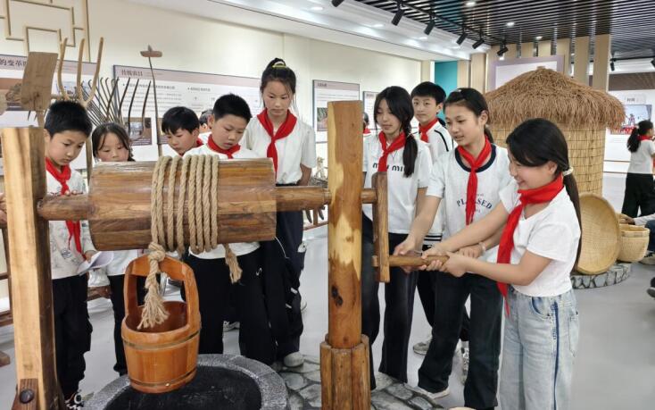 九游娱乐网站：临泉县全面加强未成年人思想道德建设(图4)