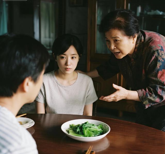 九游娱乐网站：孙子和外孙出国留学时我各给50万九年后外孙的一句话让我愣住(图1)