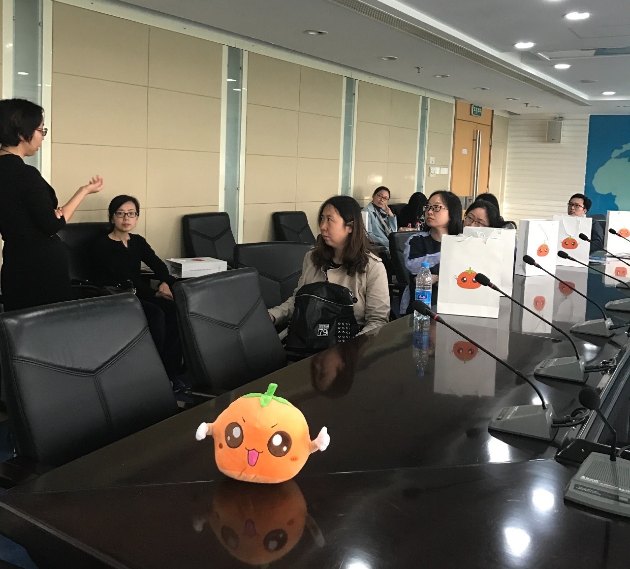 九游娱乐网站：浦东金融促进会新三板专委会特别联合柳橙网成功举办免费公益留学讲座(图2)