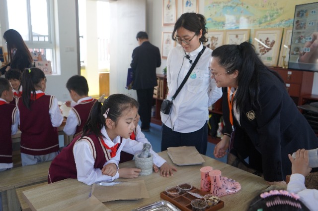 九游娱乐：贯通实践育人链条共筑教育新生态——新时代大中小学劳动教育协同推进研讨会召开(图1)